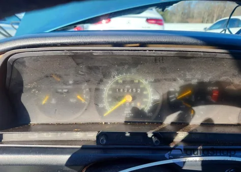 1985 Mercedes Benz 190 E из США, поврежденный, VIN WDB2010241A188921